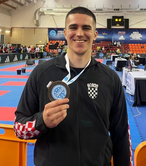 Student Marko Džin osvojio brončanu medalju u kickboxingu