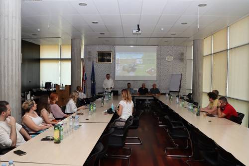 Završno predstavljanje IRI projekta „Razvoj autonomnog robotskog flotnog sustava za prepoznavanje i ekološko tretiranje korova – cRobot“.
