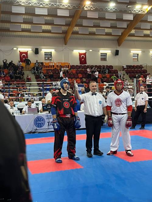Student Marko Džin osvojio brončanu medalju u kickboxingu