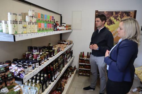 Obilazak trgovine domaćih lokalnih proizvoda Zemlja Izazova iz Ivanić-Grada i tvrtke za proizvodnju povrća VEGGIE d.o.o. iz Križa