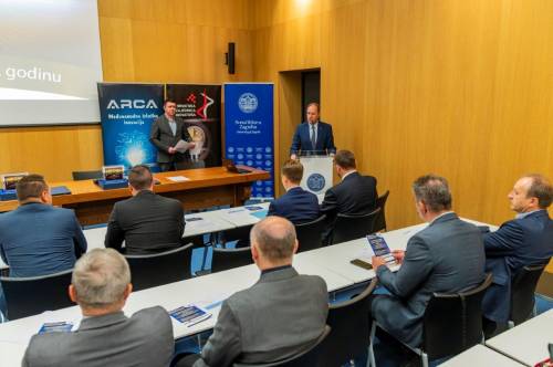 Djelatnici Zavoda za melioracije prof. dr. sc. Gabrijel Ondrašek i Jelena Horvatinec, mag. ing. agr. primili od Hrvatske zajednice inovatora nagradu „Inovacija godine 2023.“