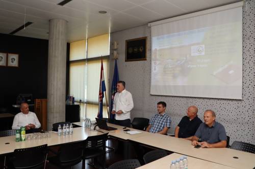 Završno predstavljanje IRI projekta „Razvoj autonomnog robotskog flotnog sustava za prepoznavanje i ekološko tretiranje korova – cRobot“.
