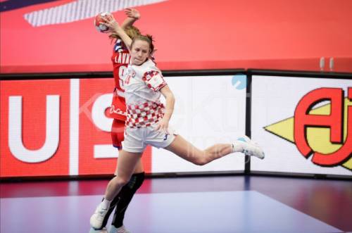 Andrea Šimara studentica Ms studija Melioracije i članica Hrvatske rukometne reprezentacije na Europskom rukometnom prvenstvu